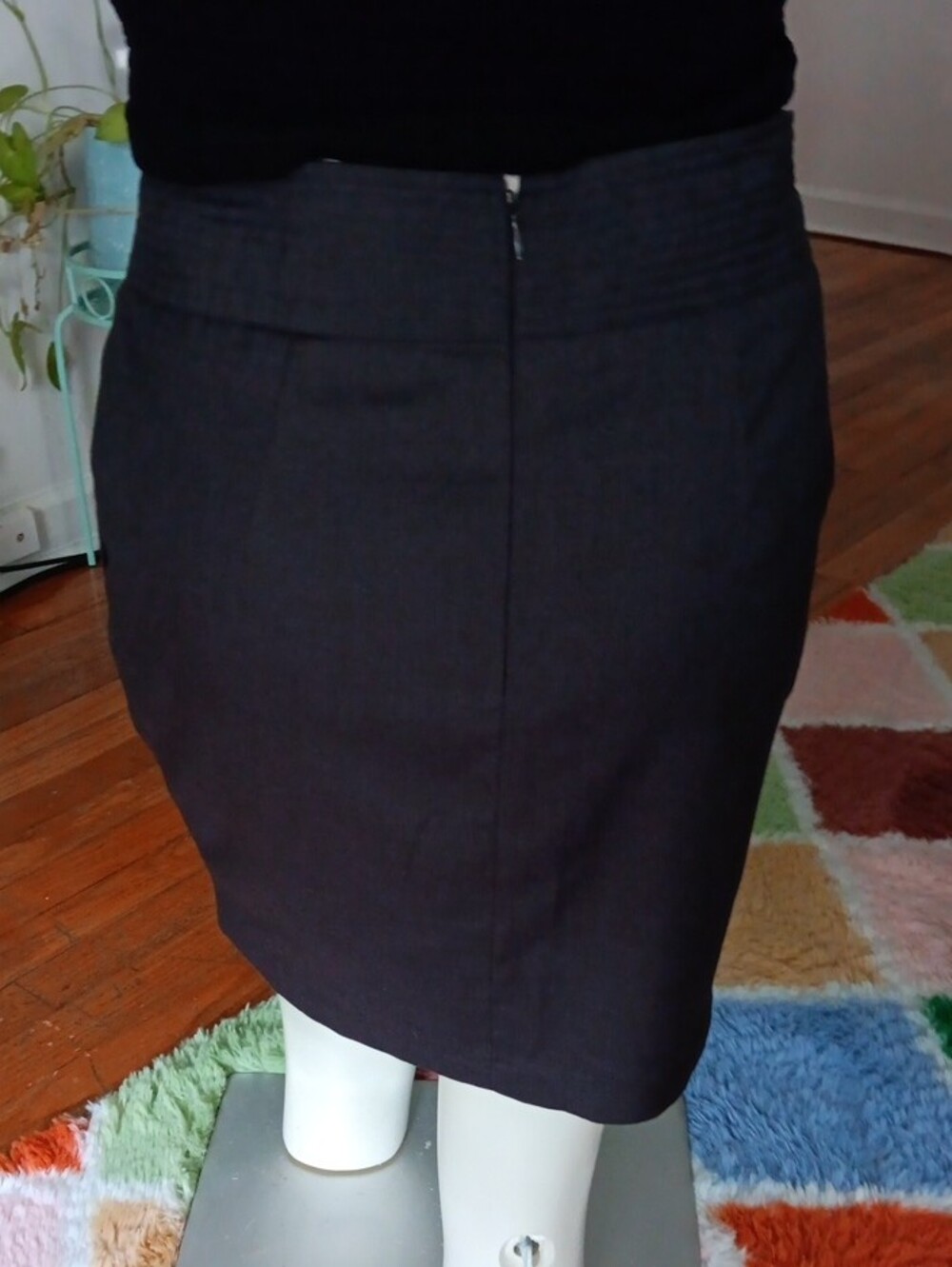 Classic Pleated Pencil Skirt in Dark Gray - Picture 4 of 9